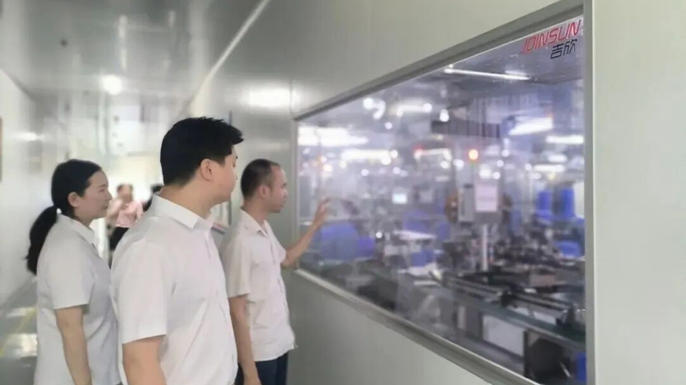 高温慰问送清凉，浓浓关怀沁人心！